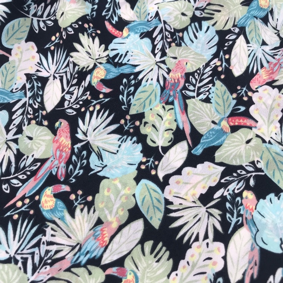 ✨ LC cute tropical shorts ✨ - Picture 3 of 8